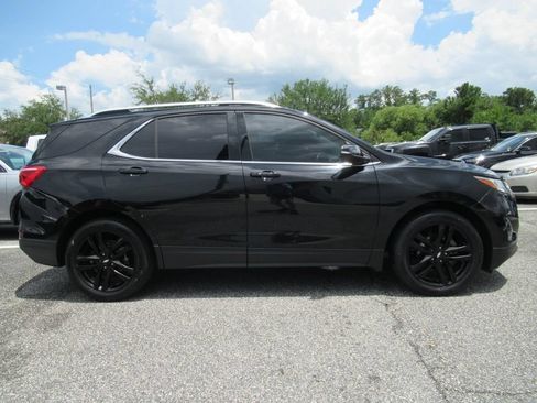 Used 2020 Chevrolet Equinox LT w/ Midnight Edition FWD image 2