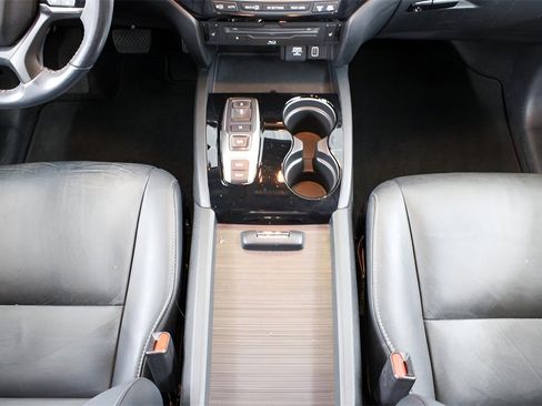 Used 2022 Honda Pilot Touring image 16