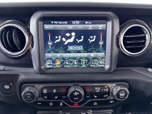 Used 2023 Jeep Wrangler Unlimited Sahara AWD/4WD image 19