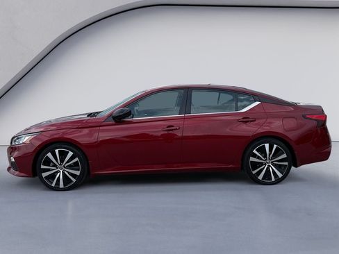 Used 2019 Nissan Altima 2.5 SR FWD image 2