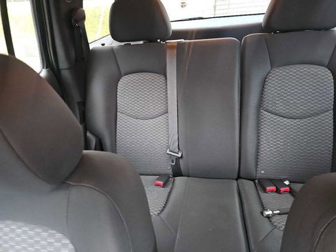 Used 2011 Chevrolet HHR LT image 16