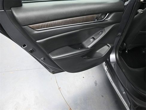 Used 2022 Honda Accord Touring image 32
