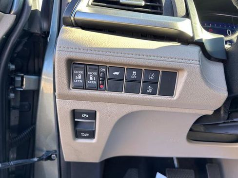 Used 2019 Honda Odyssey EX-L image 18
