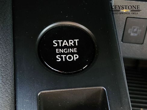 Used 2025 Nissan Kicks SR image 22