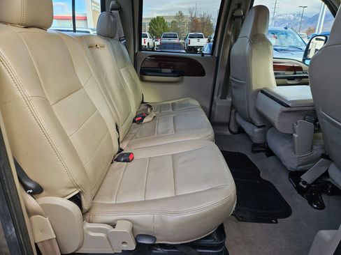 Used 2005 Ford F350 Lariat image 31