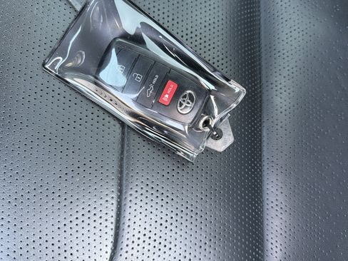 Used 2024 Toyota Tundra Platinum image 35