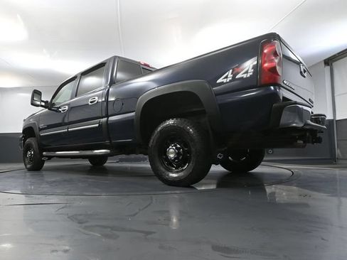 Used 2005 Chevrolet Silverado 2500 LS w/ Heavy-Duty Power Package AWD/4WD image 47