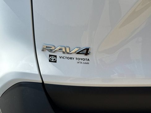 Used 2024 Toyota RAV4 XLE FWD image 21