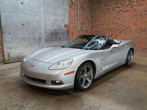 Used 2006 Chevrolet Corvette Coupe w/ Preferred Equipment Group RWD image 37