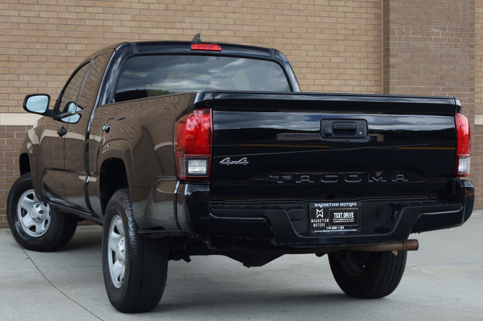 Used 2020 Toyota Tacoma SR AWD/4WD image 8