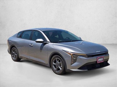 Used 2025 Kia K4 FWD image 3