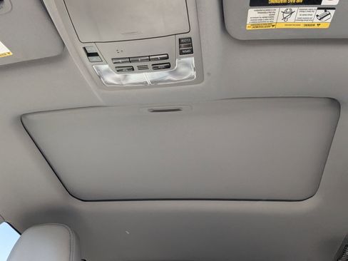 Used 2018 Toyota Highlander Limited image 11