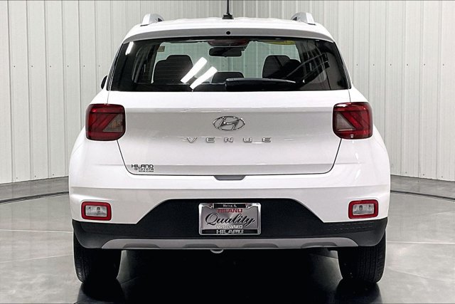 Used 2025 Hyundai Venue SEL FWD image 4