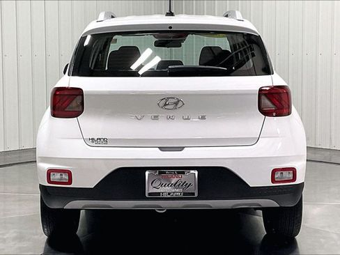 Used 2025 Hyundai Venue SEL FWD image 4