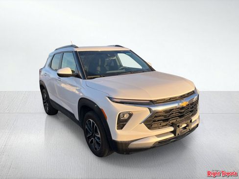 Used 2025 Chevrolet TrailBlazer LT AWD/4WD image 5