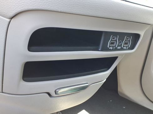 Used 2023 Chrysler Pacifica Touring-L FWD image 17