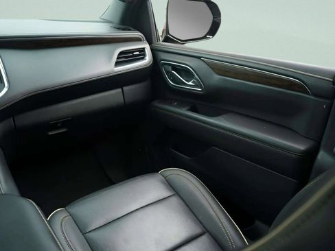 Used 2024 Chevrolet Suburban Premier image 57