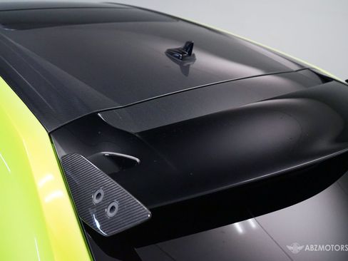 Used 2024 Lamborghini Urus Performante AWD/4WD image 9