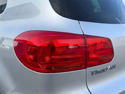 Used 2012 Volkswagen Tiguan S image 40