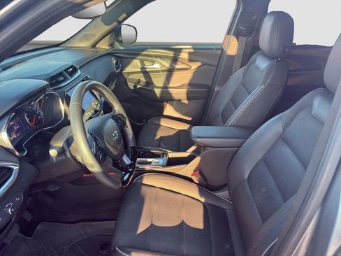 Used 2022 Chevrolet TrailBlazer RS w/ Sun and Liftgate Package FWD image 10