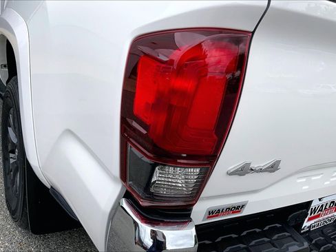 Used 2020 Toyota Tacoma SR5 AWD/4WD image 33