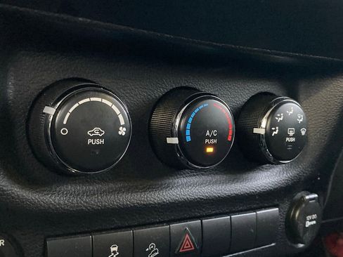 Used 2013 Jeep Wrangler Unlimited Sport image 17