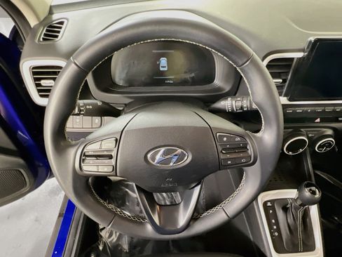 Used 2023 Hyundai Venue Limited w/ Cargo Package FWD image 11