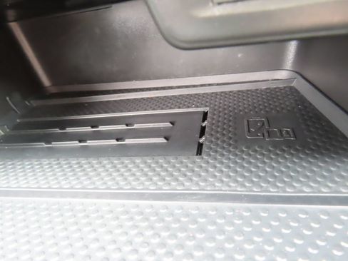Used 2025 Volkswagen Jetta SE FWD image 11