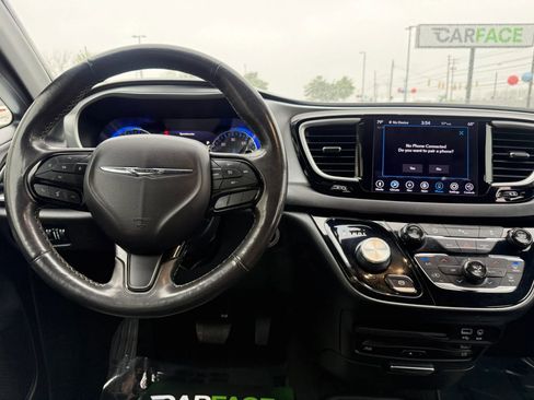 Used 2020 Chrysler Pacifica Touring-L Plus w/ S Appearance Package FWD image 33