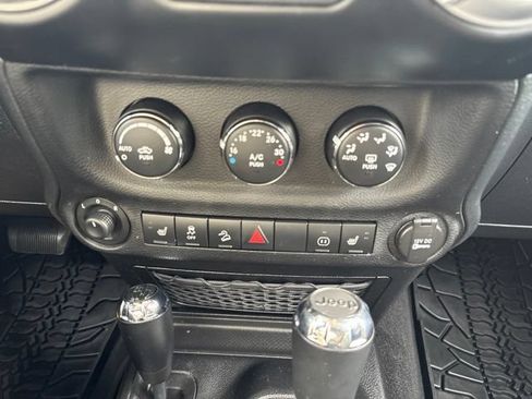 Used 2012 Jeep Wrangler Rubicon w/ Trailer Tow Group AWD/4WD image 19