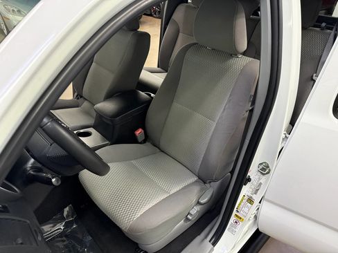 Used 2015 Toyota Tacoma PreRunner w/ SR5 Package RWD image 11