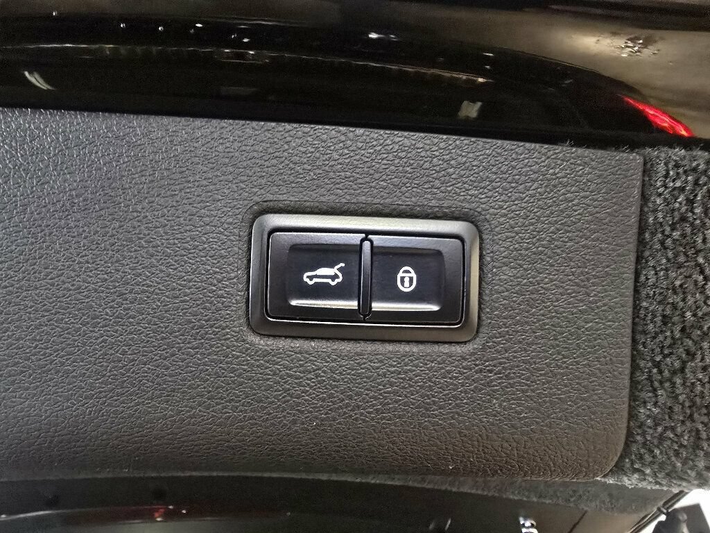 Used 2019 Bentley Bentayga AWD/4WD image 24