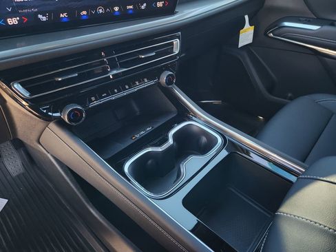 New 2026 Chevrolet Traverse LT image 15