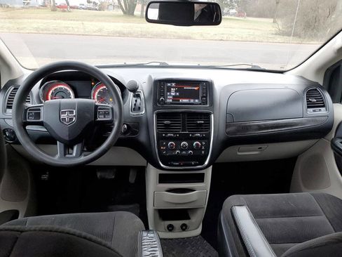 Used 2019 Dodge Grand Caravan SE image 18