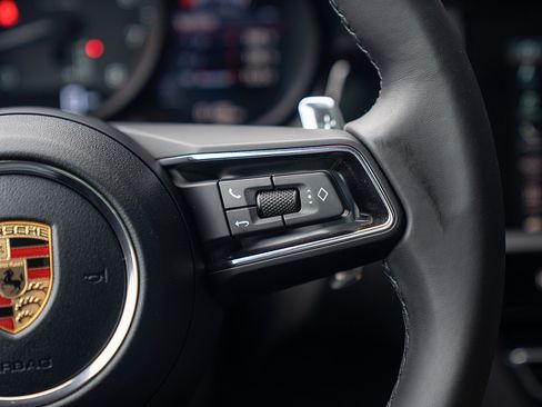 Certified 2026 Porsche Macan AWD/4WD image 8