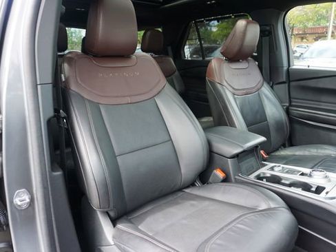Used 2023 Ford Explorer Platinum w/ Technology Package image 2