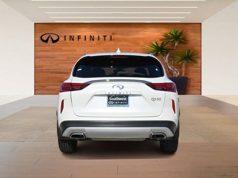 Used 2020 INFINITI QX50 Luxe w/ Navigation Package image 6