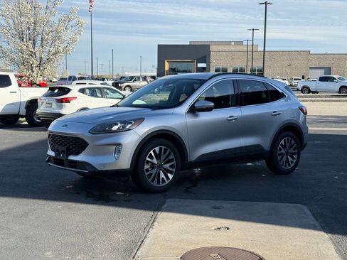 Used 2020 Ford Escape Titanium image 5