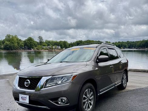 Used 2014 Nissan Pathfinder SL FWD image 3