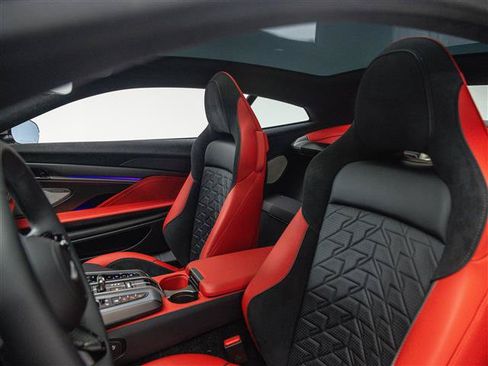 Used 2025 Aston Martin Vanquish RWD image 16