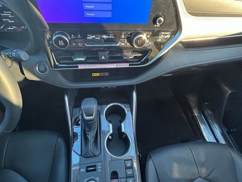 New 2026 Toyota Highlander Platinum AWD/4WD image 15