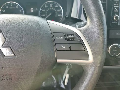 Used 2018 Mitsubishi Outlander ES image 17