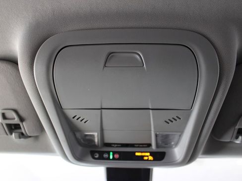 Used 2024 GMC Terrain SLE image 33