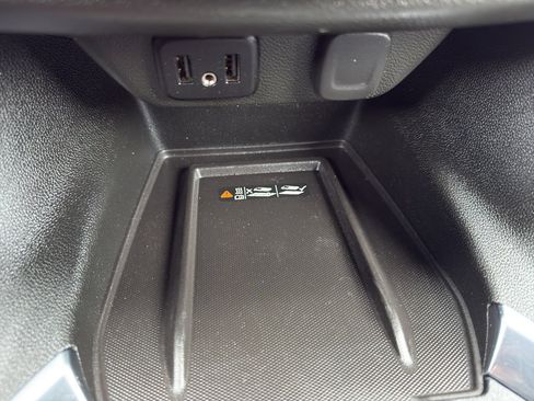 Used 2022 Chevrolet Traverse LT image 21