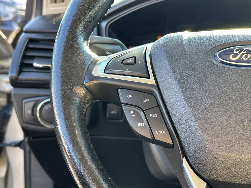 Used 2018 Ford Fusion SE w/ Equipment Group 201A FWD image 9