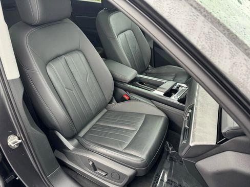 Used 2021 Audi e-tron Premium w/ Towing Package image 23