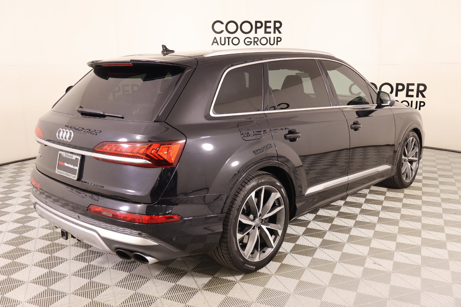 Used 2021 Audi SQ7 Premium Plus w/ Driver Assistance Package AWD/4WD image 23
