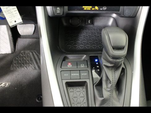 Used 2022 Toyota RAV4 LE FWD image 24
