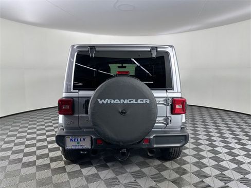 Used 2018 Jeep Wrangler Unlimited Sahara image 8