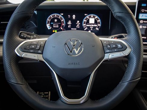 New 2026 Volkswagen Tiguan SE R-Line FWD image 37